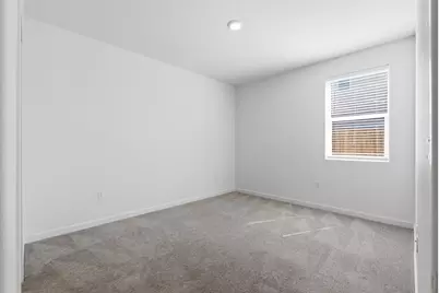 8256 Seahorse Way, Elk Grove, CA 95757 - Photo 4