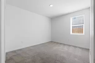 8256 Seahorse Wy, Elk Grove, CA 95757 - Photo 4