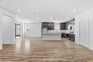 8256 Seahorse Wy, Elk Grove, CA 95757 - Photo 18