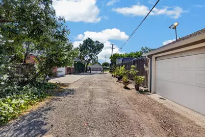 864 W Monterey Avenue, Stockton, CA 95204 - Photo 46
