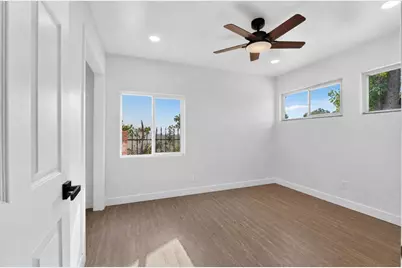 631 Las Palmas Avenue, Sacramento, CA 95815 - Photo 22