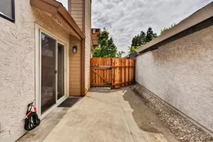 4529 Galbrath Dr, Sacramento, CA 95842 - Photo 24
