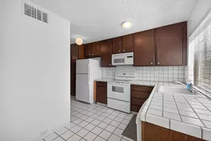243 Hartnell Pl, Sacramento, CA 95825 - Photo 2