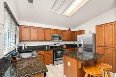 9139 Bungalow Way, Elk Grove, CA 95758 - Photo 10