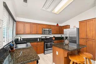 9139 Bungalow Way, Elk Grove, CA 95758 - Photo 10