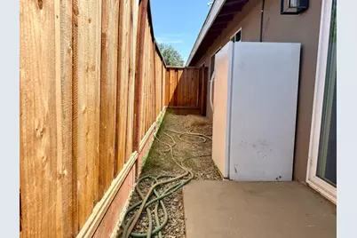 1004 Middlecoff Avenue, Modesto, CA 95351 - Photo 24