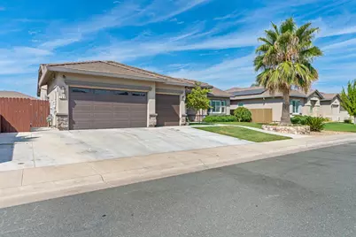 784 Aparicio Way, Galt, CA 95632 - Photo 2