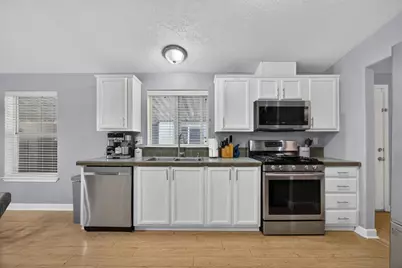 La Fiesta Way, Sacramento, CA 95828 - Photo 2