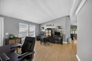 La Fiesta Way, Sacramento, CA 95828 - Photo 10