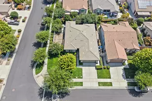 2492 Plumcreek Ln, Manteca, CA 95336 - Photo 2