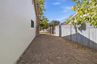 4804 Willowbrook Dr, Sacramento, CA 95842 - Photo 22