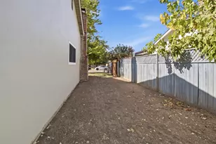 4804 Willowbrook Dr, Sacramento, CA 95842 - Photo 22