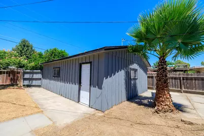 325 Oakshire Avenue, Modesto, CA 95354 - Photo 40