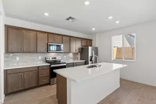 28 Daytona Ct, Sacramento, CA 95835 - Photo 2