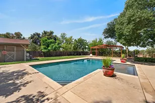 8986 Mooney Rd, Elk Grove, CA 95624 - Photo 4