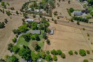 8986 Mooney Rd, Elk Grove, CA 95624 - Photo 2