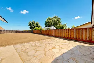 13361 Bentley St, Waterford, CA 95386 - Photo 2