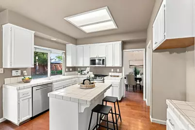 8784 Hawkesbury Court, Elk Grove, CA 95624 - Photo 8