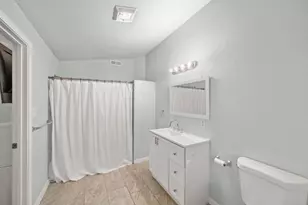 2651 Hawthorne St, Sacramento, CA 95815 - Photo 40