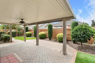 9880 Sunderland Way, Elk Grove, CA 95757 - Photo 32