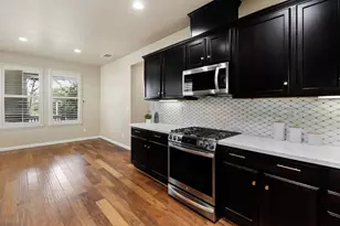 9880 Sunderland Way, Elk Grove, CA 95757 - Photo 8