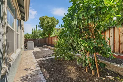 566 W Bonaventure Avenue, Mountain House, CA 95391 - Photo 38