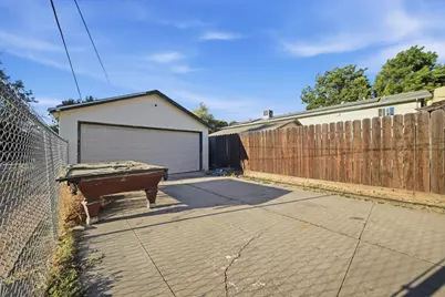 1651 Lucerne Avenue, Stockton, CA 95203 - Photo 22