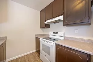 8287 Newfield Cir, Sacramento, CA 95828 - Photo 10