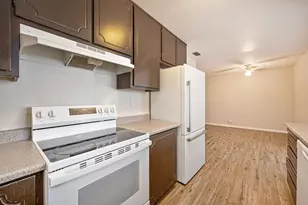 8287 Newfield Cir, Sacramento, CA 95828 - Photo 12