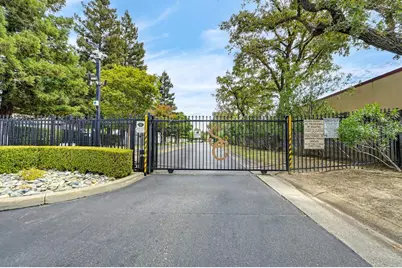 7309 Sunleaf Ln, Sacramento, CA 95828 - Photo 32