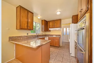 8975 Lanier Way, Sacramento, CA 95826 - Photo 4