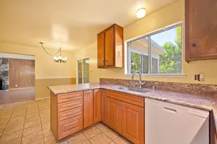 8975 Lanier Way, Sacramento, CA 95826 - Photo 16