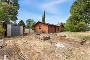 12101 Pye Ln, Auburn, CA 95602 - Photo 16