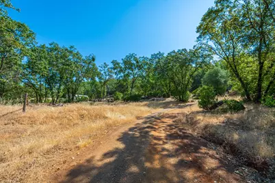 13417 Hallwood Place, Grass Valley, CA 95949 - Photo 16