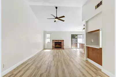 5112 Laguna Park Drive, Elk Grove, CA 95758 - Photo 6