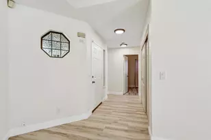 5112 Laguna Park Dr, Elk Grove, CA 95758 - Photo 4