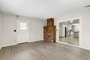 9049 Rosewood Dr, Sacramento, CA 95826 - Photo 16