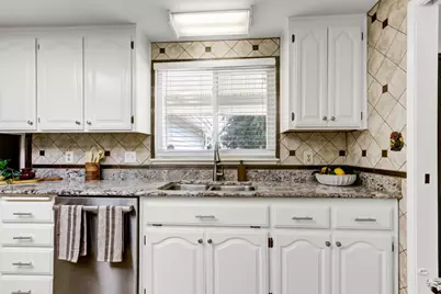 9049 Rosewood Drive, Sacramento, CA 95826 - Photo 10