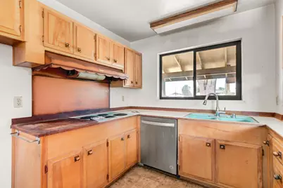 3327 Eisenhower Drive, Sacramento, CA 95826 - Photo 14