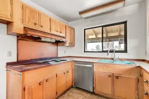 3327 Eisenhower Dr, Sacramento, CA 95826 - Photo 14