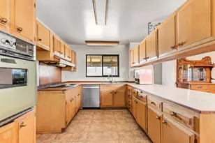 3327 Eisenhower Dr, Sacramento, CA 95826 - Photo 12