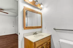 3327 Eisenhower Dr, Sacramento, CA 95826 - Photo 22