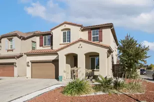 10361 Dynamic Wy, Elk Grove, CA 95757 - Photo 2