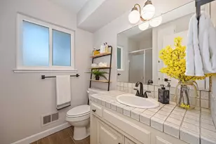 832 Piccadilly Cir, Sacramento, CA 95864 - Photo 22