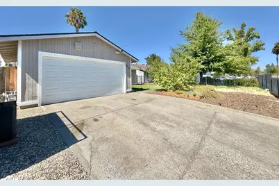 5813 Bamford Drive, Sacramento, CA 95823 - Photo 2