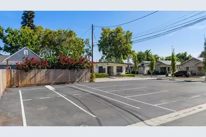 300 W Oak Street, Lodi, CA 95240 - Photo 8