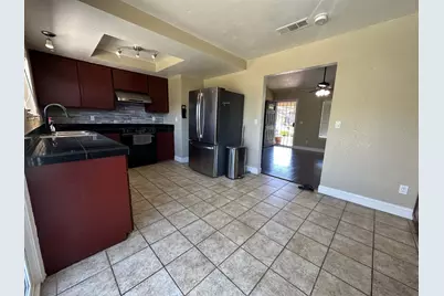 9051 Bramble Trail Way, Sacramento, CA 95826 - Photo 6