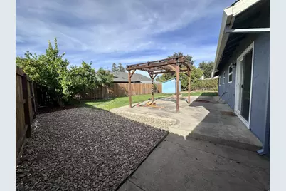 9051 Bramble Trail Way, Sacramento, CA 95826 - Photo 16