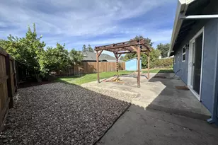 9051 Bramble Trail Way, Sacramento, CA 95826 - Photo 16