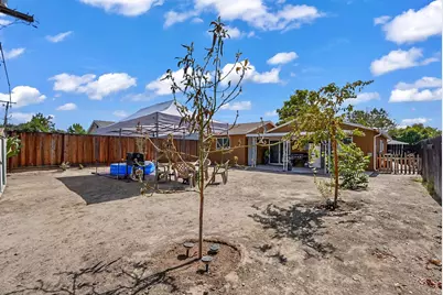131 E 22nd Street, Tracy, CA 95376 - Photo 18